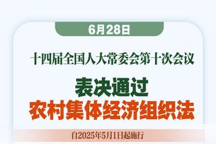 自信打铁！科比-怀特半场7中2&三分3中0 得到5分2板2助1断